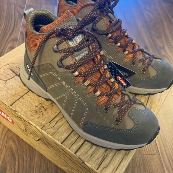 OLANG Women’s hiking shoes - Picture 3 of 8